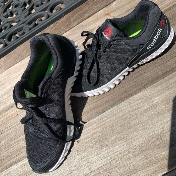 Reebok Shoes - 🌞Reebok Memory Tech Massage Sneakers Black 7